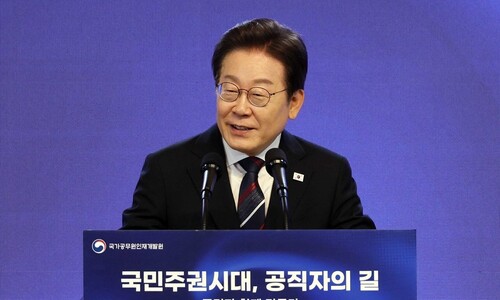“대통령님, 저 기억하세요?”…5급 공무원 된 10년 전 고교생 질문 눈길