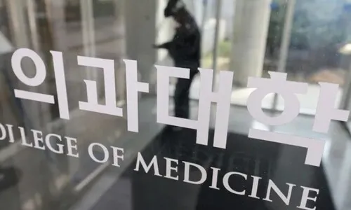 기존 복귀 의대생 “협박하던 선배들과 수업 들을텐데…두렵다”