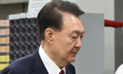 내란 특검 “윤석열 오후 2시까지 데려오라 구치소에 지휘”