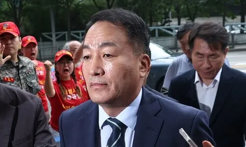 <font color="#FF4000">[속보]</font> 채 상병 특검, 김계환 전 해병대사령관 구속영장 청구