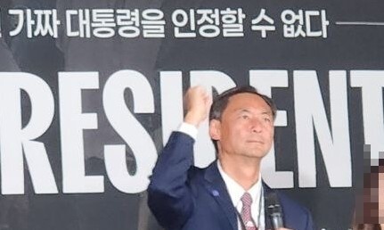 모스 탄, 귀국 앞두고 “이재명 정부, 이런 식이면 끝 안 좋을 것”