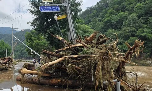 <font color="#FF4000">[속보]</font> 전국 폭우·산사태로 5일간 17명 사망·14명 실종
