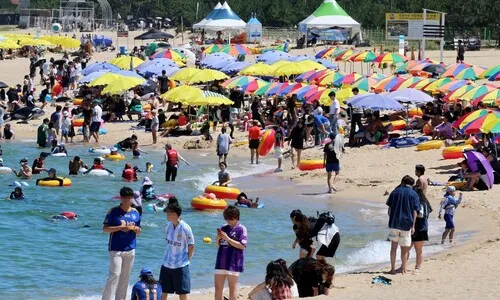 40도 육박한 폭염, 언제 끝날지 아직 기약도 없다