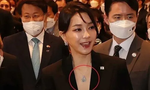 특검, 김건희 오빠 장모 집에서 이우환 그림·1억도 압수…뇌물 적시