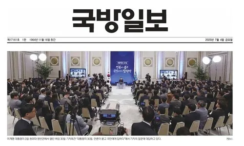 윤석열 사진은 주먹만, 이 대통령은 ‘보일락 말락’