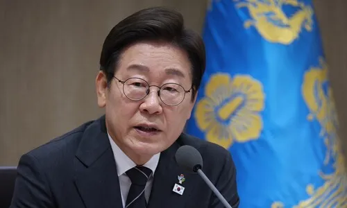 이 대통령 “가짜뉴스 뿌리는 유튜버, 징벌 배상 검토해야”