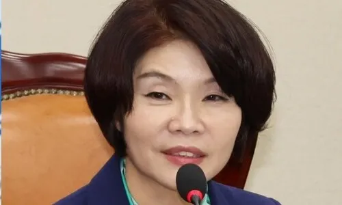 한정애 민주 정책위의장 “주식 양도세 50억 유지 의견 전달”