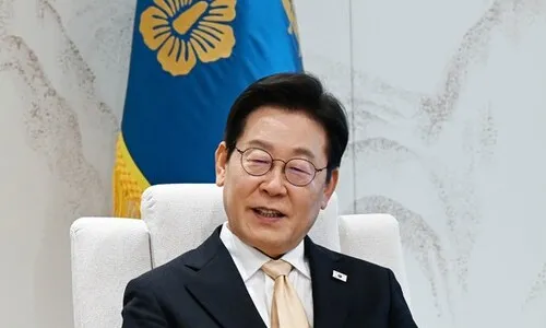 이 대통령 “남북 교회 대화 연 WCC, 남북 대화 틈새 열어주길”