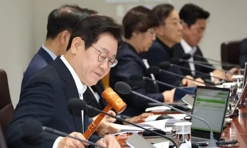 조국 사면·주식 양도세·이춘석 ‘삼중고’…이 대통령 지지율 최저치