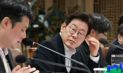 이 대통령 “씨앗 빌려 가을 수확할 수 있다면…” 국채 발행 시사