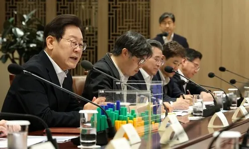 이 대통령 “지원금 신청 안했다고 안주니 사람 죽어…자동지급 제도로”