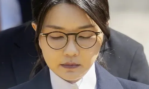 구속 첫 조사 김건희 “내 남편 윤석열과 다시 살 수 있을까”