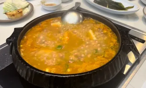 조국, 출소 첫날 “가족 식사” 찌개 영상…‘하고 싶은 일’ 이뤘다