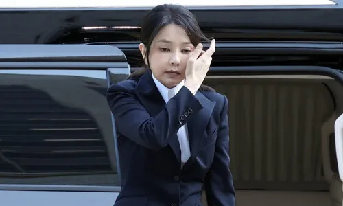 <font color="#FF4000">[단독]</font> 경력은 허위지만 기간은 같다며 김건희 불기소한 검찰