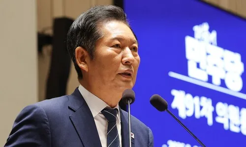 ‘내란 전쟁’ 정청래 ‘잘한다’ 45%…민주당 지지율은 40%