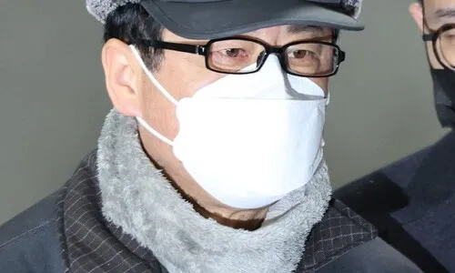 <font color="#FF4000">[단독]</font> 민간인 노상원 방위사업 개입 정황…군 관계자와 ‘무인기 예산’ 논의
