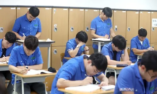 초중고 수업 중 휴대폰 못 쓴다…내년 1학기부터