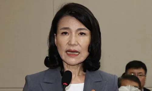 대통령실 “이진숙 직권면직 검토…정치 중립 의무 위반”
