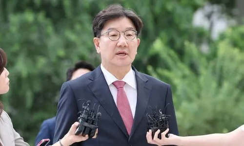 <font color="#FF4000">[단독]</font> 권성동 “총재님 카지노 하냐, 경찰 조사 중”…통일교에 수사 정보 전달