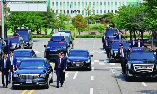 <font color="#FF4000">[단독]</font> 경호처, 비상계엄 직후 비화폰 10여대 준비…누구한테 주려 했나