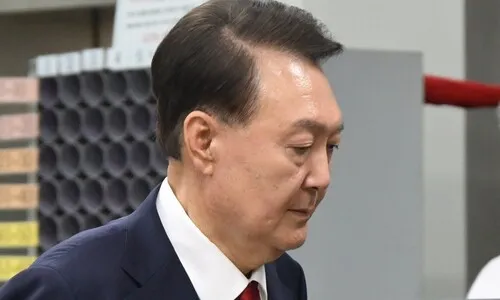 속옷 바람 윤석열, 영장 집행 시도에 “후배 검사라 봐줬더니…하지 마!”