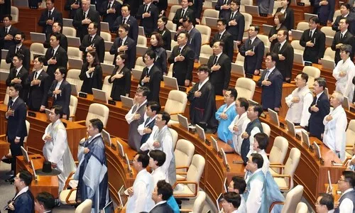 ‘한복 대 상복’ 갈라진 여야…내주 권성동 체포안 충돌