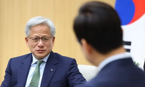 젠슨 황, 한국에 AI칩 26만장 푼다…삼성∙SK∙현대차와 ‘AI 동맹’