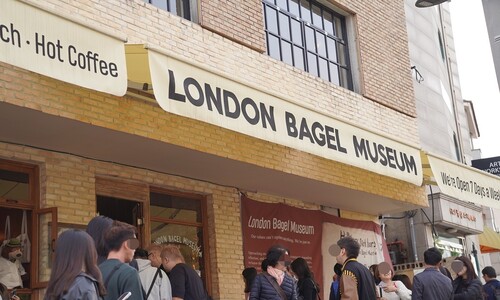 300원짜리 ‘런베뮤’ 종이봉투의 무게