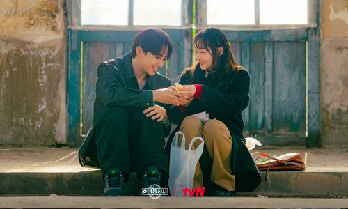 드라마 ‘태풍상사’의 복고 로맨스, 꼭 IMF가 배경이어야 했을까?