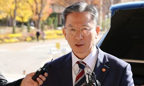 정성호 법무 “검사들, 윤석열 ‘시간단위 계산’ 석방 땐 반박했나”