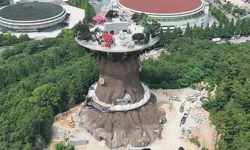 344억 들였는데 “너무 못생겼어”…나라 밖까지 소문난 창원 ‘빅트리’