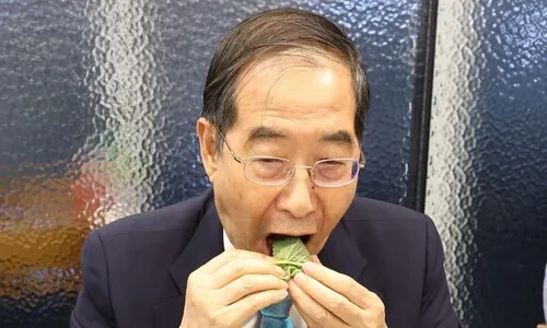 <font color="#FF4000">[단독]</font> 1인당 49만원…한덕수, 국무위원 만찬 세 번에 1550만원 ‘흥청망청’