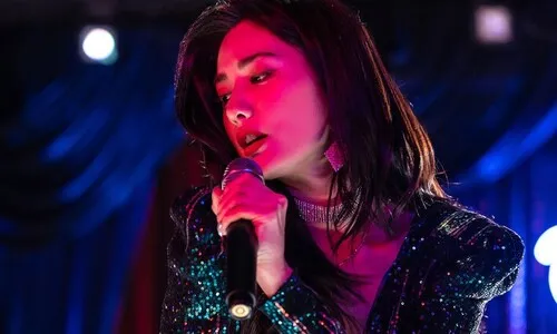 배우 나나 모녀, 흉기 든 남성 강도 제압…몸싸움 과정서 부상