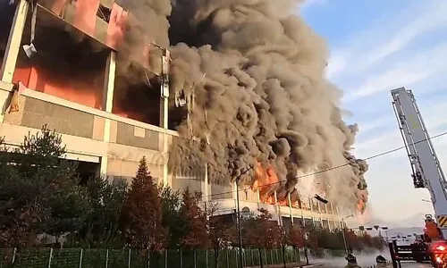 ‘옷더미가 불쏘시개’ 천안 이랜드패션 화재…9시간반 만에 초진