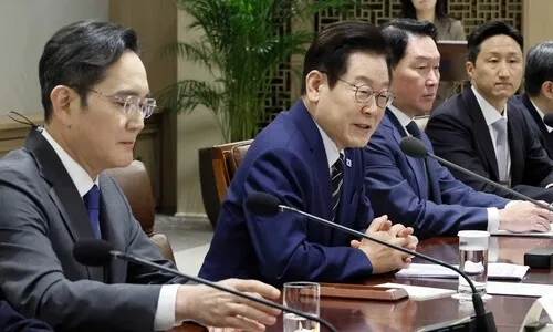 이 대통령 “기업활동 장애 최소화”…삼성 “5년간 국내 450조원 투자”