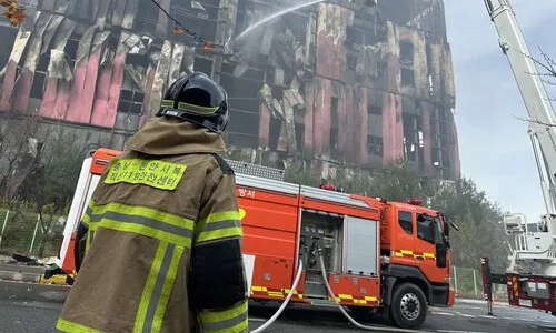 “18층 아파트 창밖으로 치솟은 이랜드물류 불길…벌벌 떨렸다”<font color="#00b8b1"> [현장]</font>