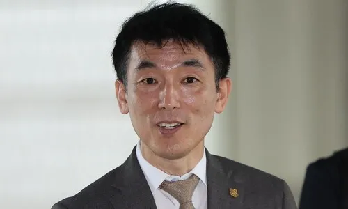 김용현 변호인, 판사 향해 “이진관 이놈의 ×× 죽었어”