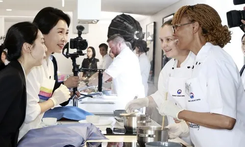 “김치는 찢어먹어야 제맛”…남아공서 ‘K푸드 전도사’된 김혜경 여사