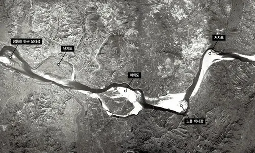 <font color="#FF4000">[단독]</font> 1950년 서울 한강은 섬과 모래밭 천지였다…개발 이전 항공사진 첫 공개