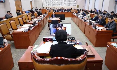 민주, 본회의만 남은 ‘내란재판부법’ 뒤늦게 의총 논의키로…‘졸속 입법’ 논란