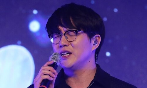 성시경 기획사 10여년 미등록 ‘불법 운영’…대표인 친누나 검찰 송치 성시경 기획사 10여년 미등록 ‘불법 운영’…대표인 친누나 검찰 송치