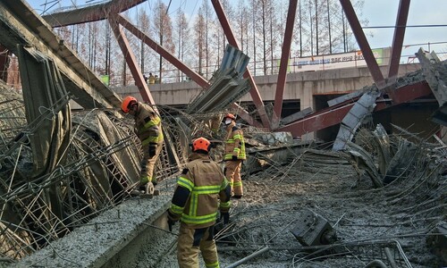 ‘붕괴’ 광주대표도서관 밤샘 수색에도 매몰자 2명 못 찾아 ‘붕괴’ 광주대표도서관 밤샘 수색에도 매몰자 2명 못 찾아
