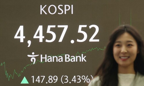 코스피 4457 또 사상 최고치…삼성전자 ‘5일간 24%’ 급등 코스피 4457 또 사상 최고치…삼성전자 ‘5일간 24%’ 급등