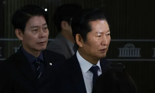 정청래 ‘지방선거 압승’ 노린 합당 카드, 독단적 기습 발표가 계파갈등 불 질렀다