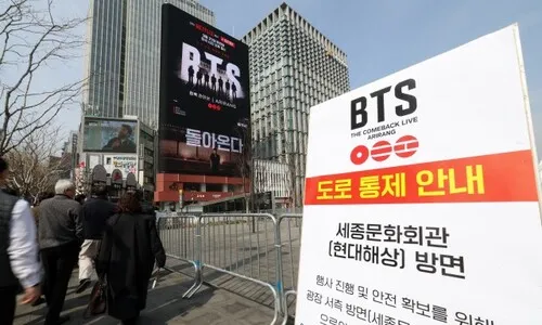 BTS 공연에 ‘발 묶인’ 광화문 결혼식 하객, 경찰버스로 식장 간다