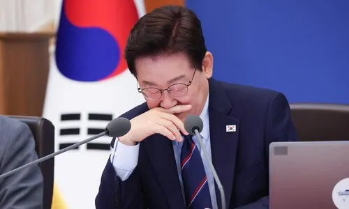 이 대통령 “카드대란 20~30년째 추심…콩나물 한개라도 팔아 갚으란 거냐”