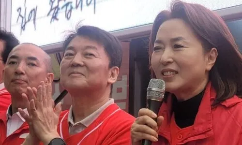 <font color="#FF4000">[단독]</font> “여기 잘생긴 오빠 많아” 국힘 김민전, 부산서 10대에 부적절 발언