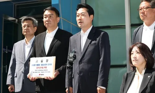 국힘 “이 대통령, 투표용지 들고 기표소 나온 건 선거법 위반”…경찰 고발