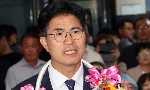 민주 이원택, 전북지사 당선 확실…무소속 김관영 꺾어