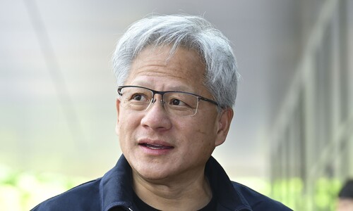 PC방 향한 젠슨 황 “한국과 많은 비즈니스…놀라운 소식 있다”